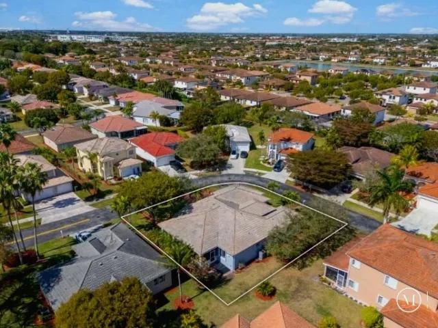 Продажа дома по адресу 2570 SE 4th Place - фото 9360674