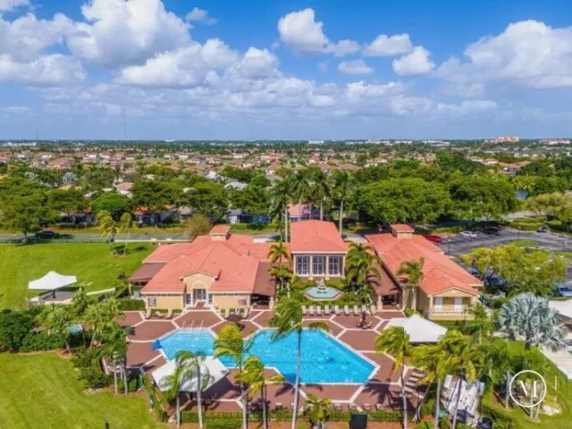 Продажа дома по адресу 2570 SE 4th Place - фото 9360677