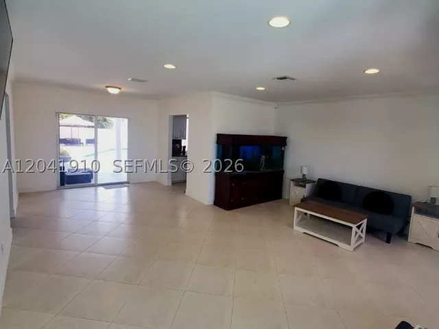Продажа дома по адресу 1800 N 55th Ave - фото 9237034