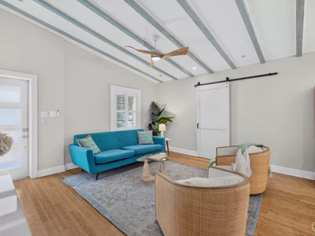 Продажа дома по адресу 601 NE 14th Place - фото 8910181