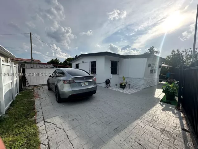Продажа дома по адресу 6060 NW 7th St - фото 8886729