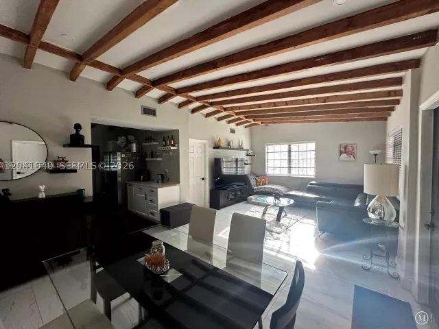 Продажа дома по адресу 6060 NW 7th St - фото 8886730