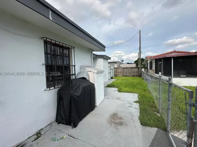 Продажа дома по адресу 6060 NW 7th St - фото 8886731