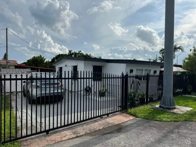 Продажа дома по адресу 6060 NW 7th St - фото 8886732