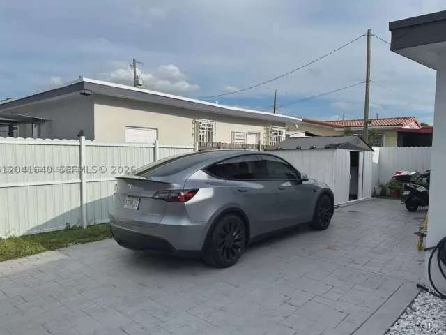Продажа дома по адресу 6060 NW 7th St - фото 8886733