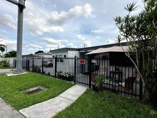 Продажа дома по адресу 6060 NW 7th St - фото 8886717