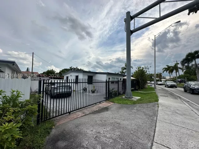 Продажа дома по адресу 6060 NW 7th St - фото 8886720