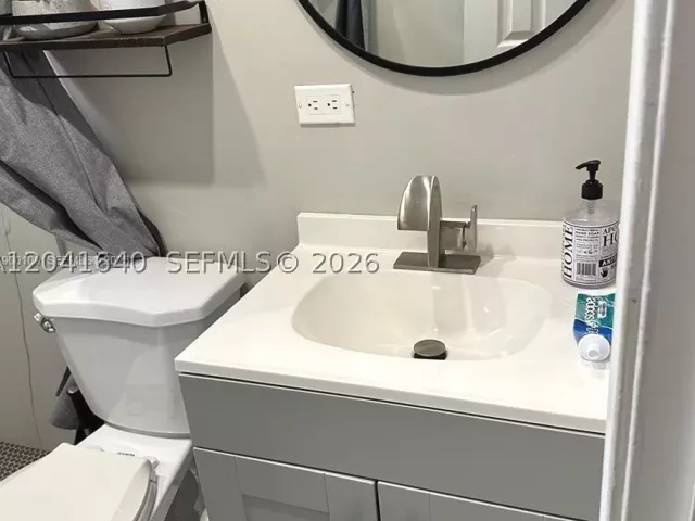 Продажа дома по адресу 6060 NW 7th St - фото 8886721