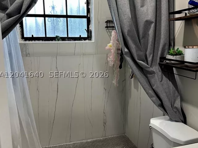 Продажа дома по адресу 6060 NW 7th St - фото 8886722