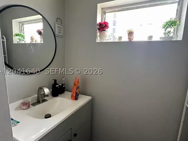 Продажа дома по адресу 6060 NW 7th St - фото 8886723