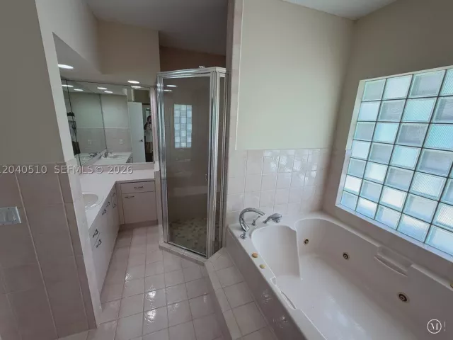 Продажа дома по адресу 15836 SW 144th Pl - фото 8871042