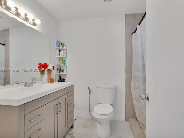Продажа дома по адресу 11940 SW 212th St - фото 8928577
