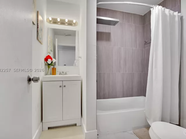Продажа дома по адресу 11940 SW 212th St - фото 8928581