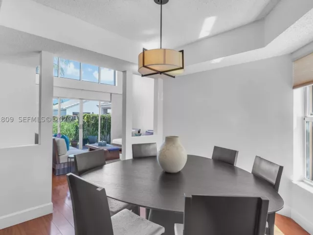 Продажа дома по адресу 4766 SW 154th Ave - фото 8877370