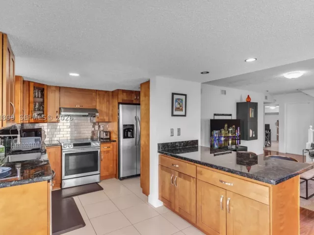 Продажа дома по адресу 4766 SW 154th Ave - фото 8877371