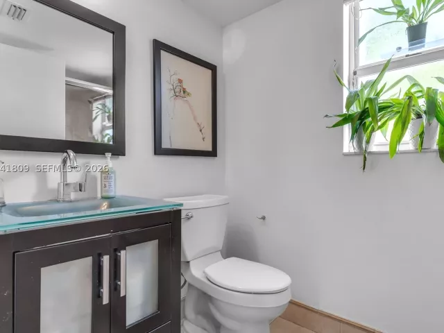 Продажа дома по адресу 4766 SW 154th Ave - фото 8877376