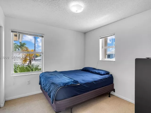 Продажа дома по адресу 4766 SW 154th Ave - фото 8877381