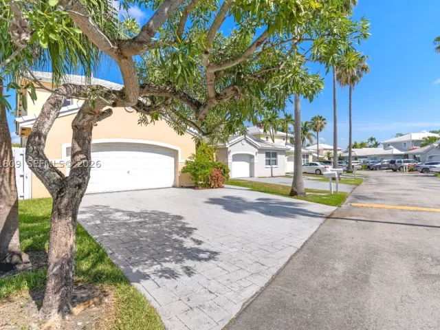Продажа дома по адресу 4766 SW 154th Ave - фото 8877363