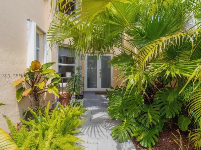 Продажа дома по адресу 4766 SW 154th Ave - фото 8877365