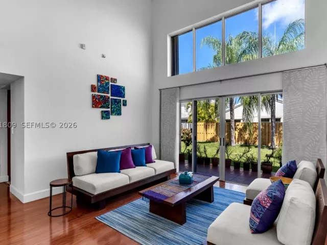 Продажа дома по адресу 4766 SW 154th Ave - фото 8877366