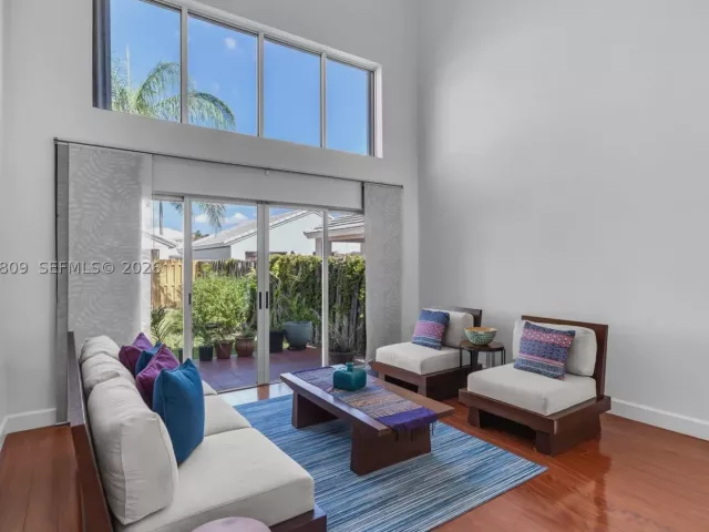Продажа дома по адресу 4766 SW 154th Ave - фото 8877367