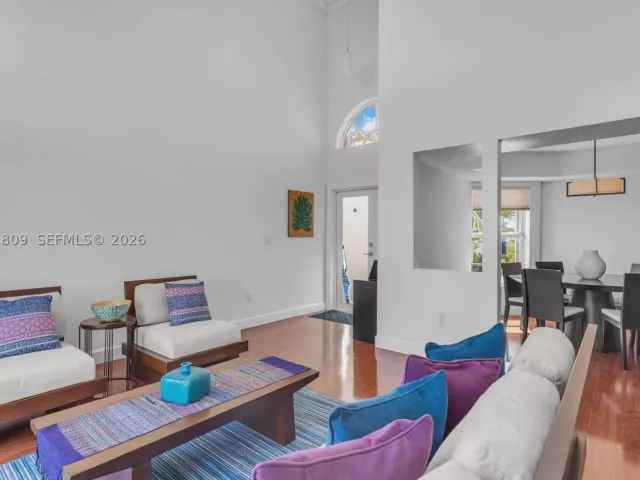 Продажа дома по адресу 4766 SW 154th Ave - фото 8877368