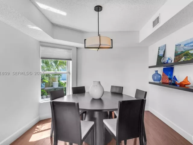 Продажа дома по адресу 4766 SW 154th Ave - фото 8877369