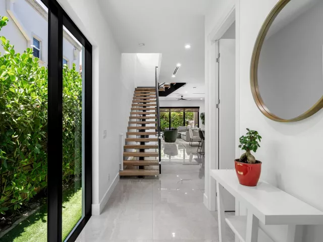 Продажа дома по адресу 1123 NE 12th Avenue A - фото 8917302