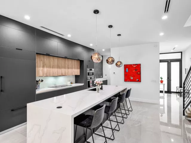 Продажа дома по адресу 1123 NE 12th Avenue A - фото 8917305