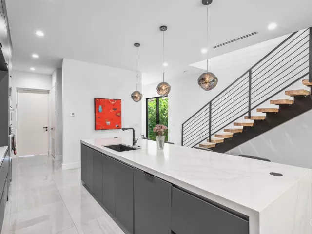 Продажа дома по адресу 1123 NE 12th Avenue A - фото 8917306