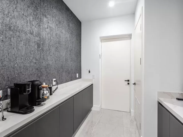 Продажа дома по адресу 1123 NE 12th Avenue A - фото 8917307