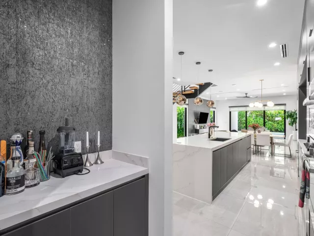 Продажа дома по адресу 1123 NE 12th Avenue A - фото 8917308