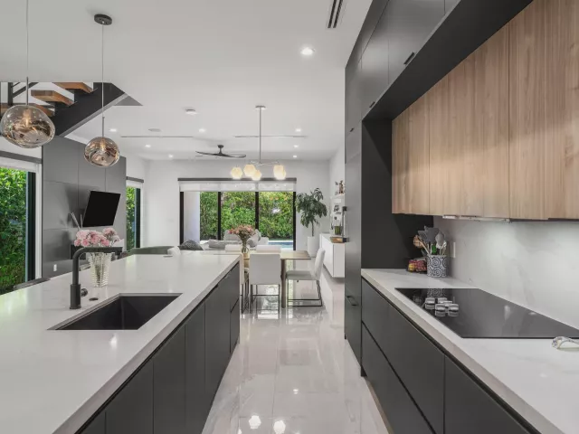 Продажа дома по адресу 1123 NE 12th Avenue A - фото 8917309