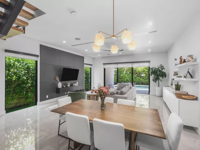 Продажа дома по адресу 1123 NE 12th Avenue A - фото 8917311