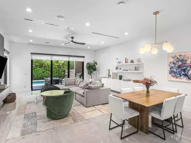 Продажа дома по адресу 1123 NE 12th Avenue A - фото 8917312