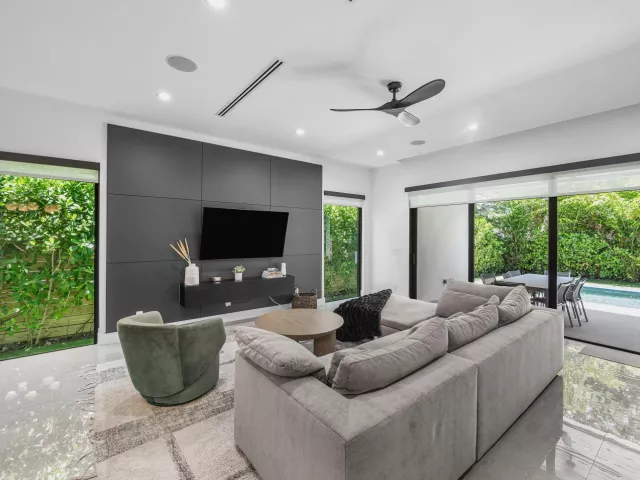 Продажа дома по адресу 1123 NE 12th Avenue A - фото 8917313