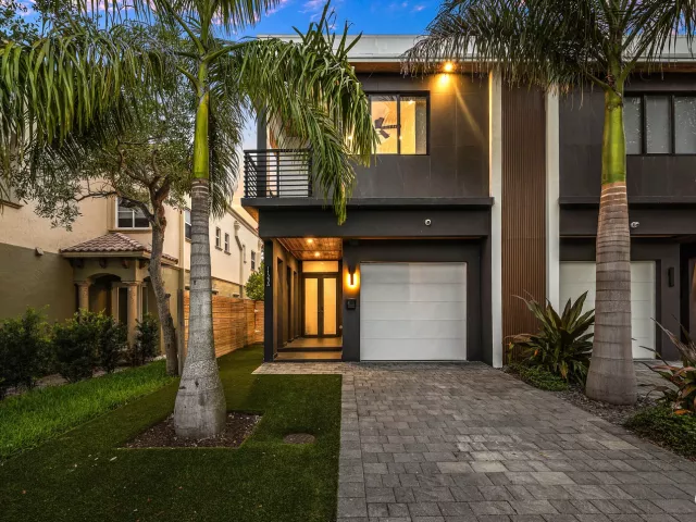 Продажа дома по адресу 1123 NE 12th Avenue A - фото 8917296