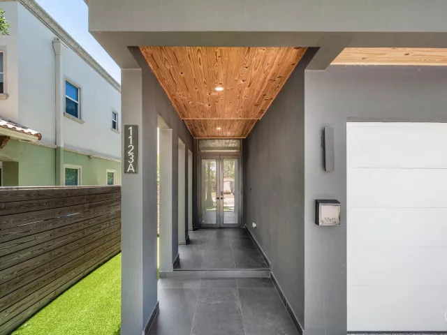 Продажа дома по адресу 1123 NE 12th Avenue A - фото 8917299