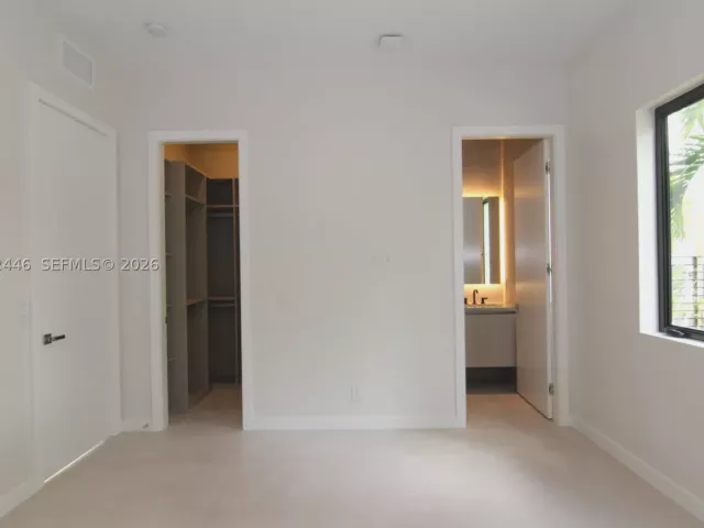 Продажа дома по адресу 3540 Oak Ave - фото 8924789