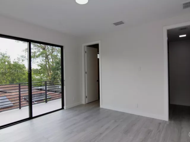 Продажа дома по адресу 3540 Oak Ave - фото 8924799