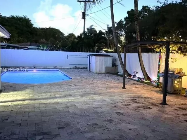 Продажа дома по адресу 1555 SW 21st Way - фото 8866263