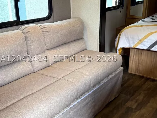 Продажа дома по адресу 1555 SW 21st Way - фото 8866269