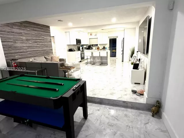 Продажа дома по адресу 1555 SW 21st Way - фото 8866256