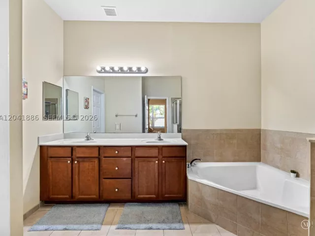 Продажа дома по адресу 9171 SW 172nd Ave - фото 8865047