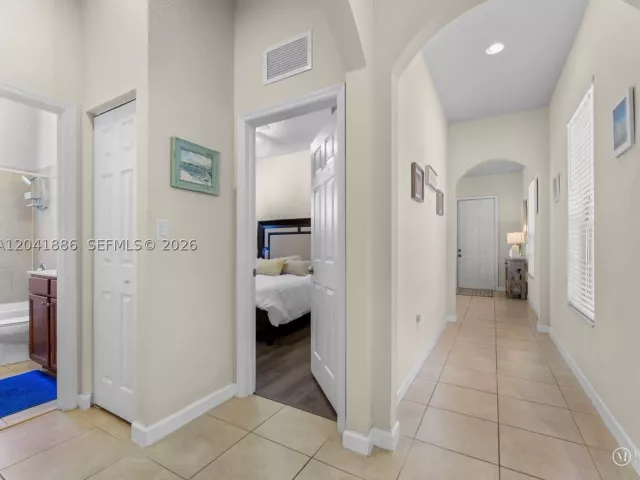 Продажа дома по адресу 9171 SW 172nd Ave - фото 8865052
