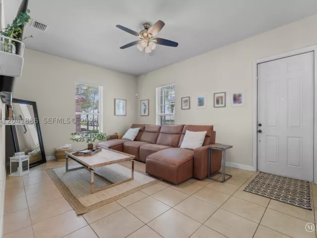Продажа дома по адресу 9171 SW 172nd Ave - фото 8865037
