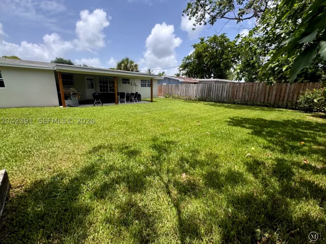 Продажа дома по адресу 8130 NW 12th St - фото 8875594