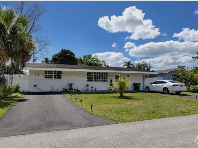 Продажа дома по адресу 8130 NW 12th St - фото 8875582