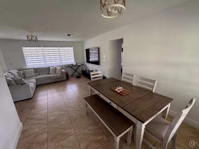 Продажа дома по адресу 8130 NW 12th St - фото 8875584