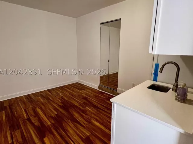 Продажа дома по адресу 8130 NW 12th St - фото 8875589